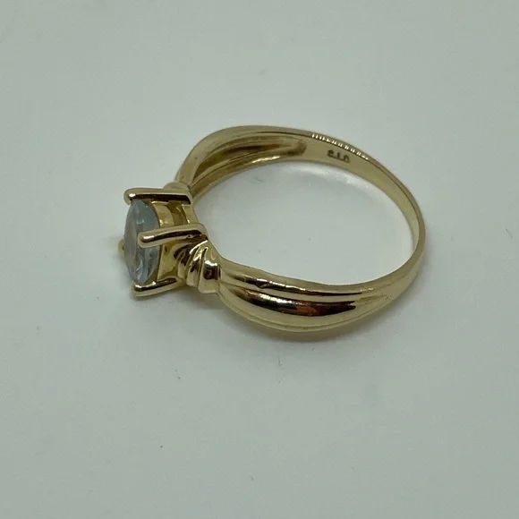 14K Yellow Gold Aquamarine Ring, 7 1/2 - Picture 6 of 10